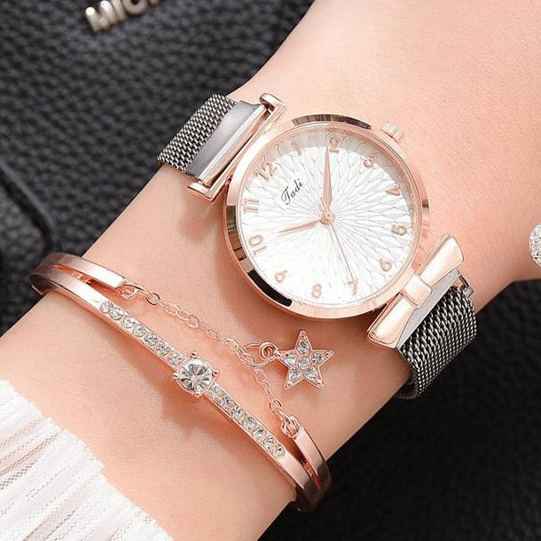 Luxury Women Quartz Magnetic Pink Dial Wrist Watch